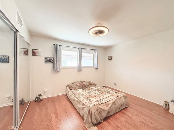 22131 Oxnard Street, Woodland Hills CA 91367