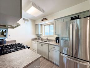 22131 Oxnard Street, Woodland Hills CA 91367