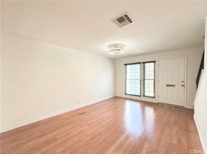 22131 Oxnard Street, Woodland Hills CA 91367