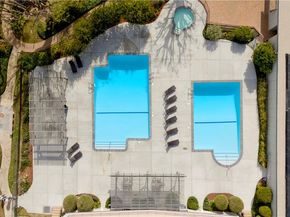 22131 Oxnard Street, Woodland Hills CA 91367