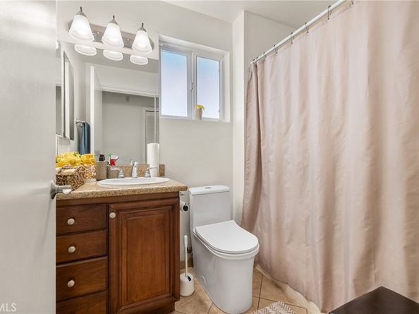 13951 Sherman Way 301, Van Nuys CA 91405