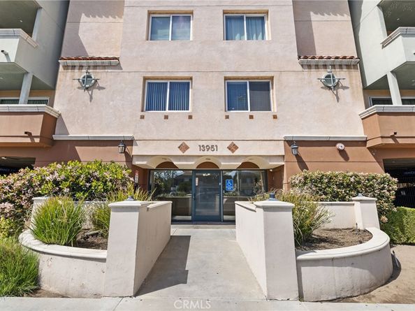 13951 Sherman Way 301, Van Nuys CA 91405