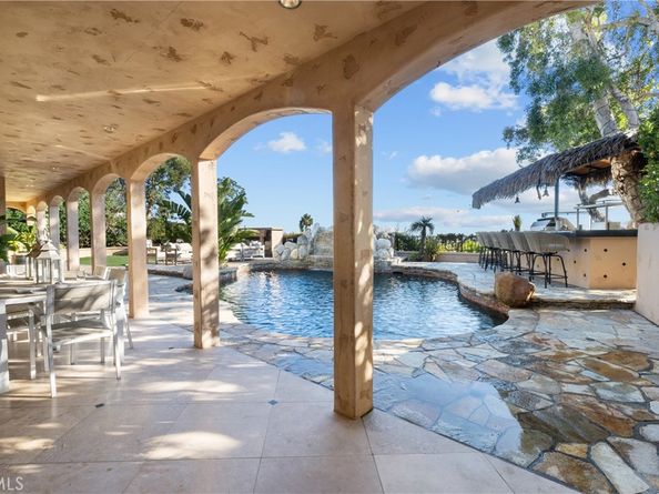 8000 Oceanus Drive, Los Angeles CA 90046