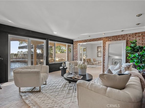 8000 Oceanus Drive, Los Angeles CA 90046