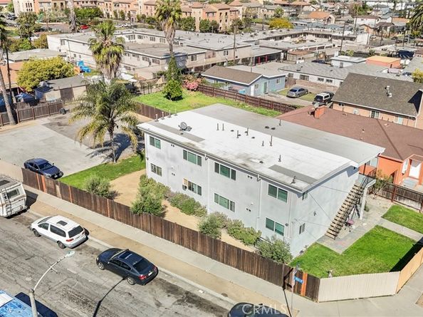 11513 Berendo, Los Angeles CA 90044