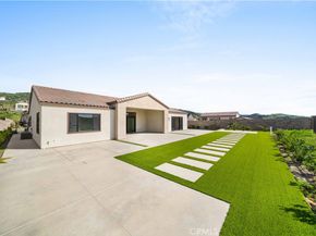 18431 Boulder Blf, Silverado CA 92676