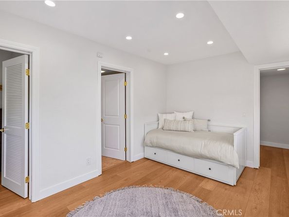 390 Saint Anns Drive, Laguna Beach CA 92651