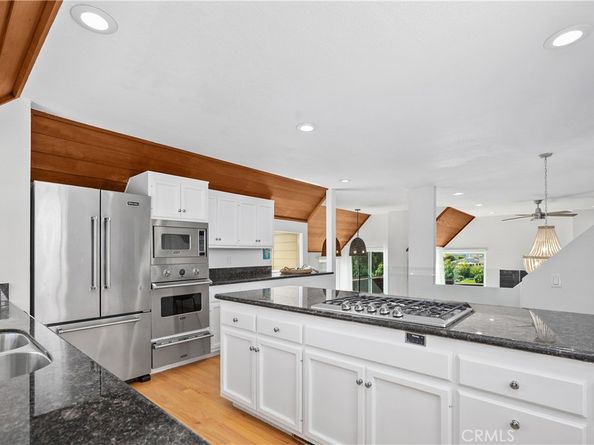 390 Saint Anns Drive, Laguna Beach CA 92651