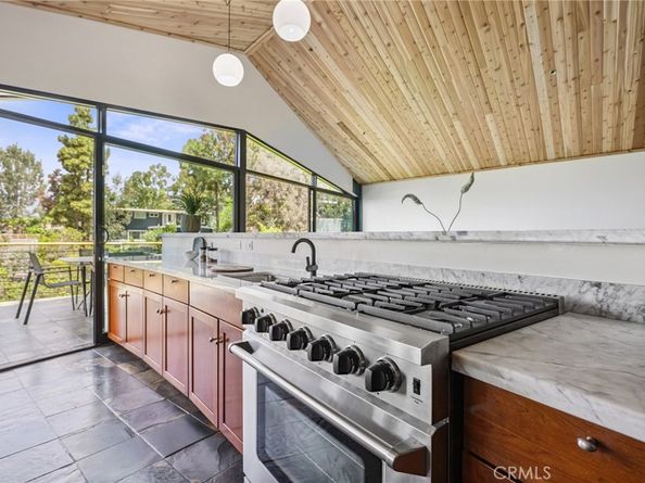 686 Diamond Street, Laguna Beach CA 92651