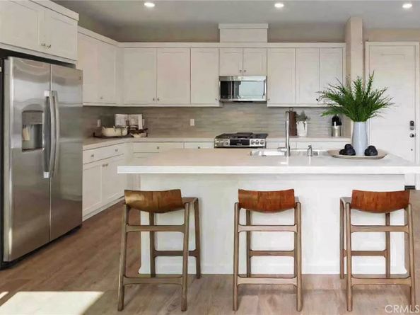 466 Lobata, Irvine CA 92618