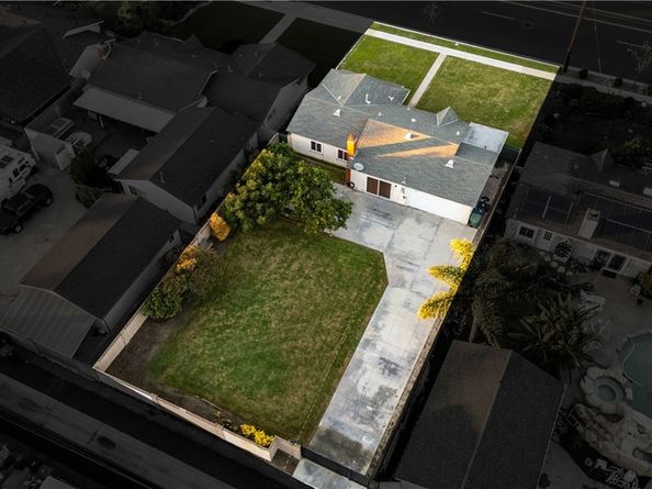 5082 Edinger, Huntington Beach CA 92649