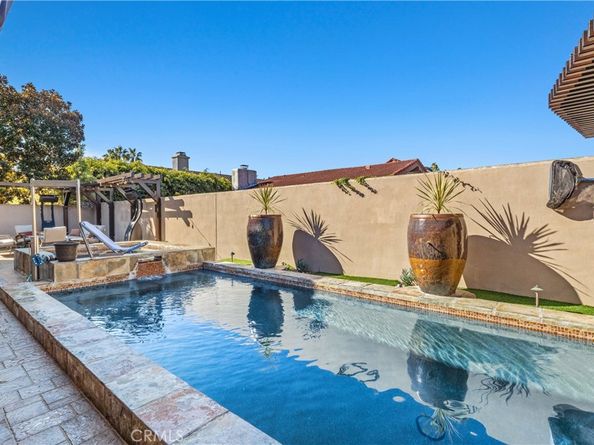 16931 Roundhill, Huntington Beach CA 92649