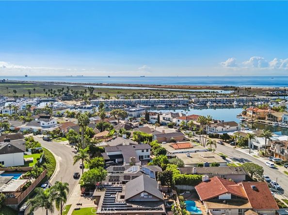 16931 Roundhill, Huntington Beach CA 92649