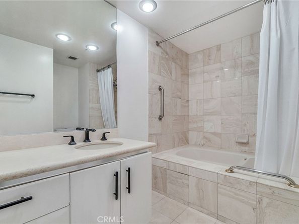 850 E Ocean 613, Long Beach CA 90802