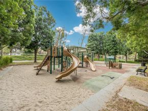 23 Vacaville, Irvine CA 92602