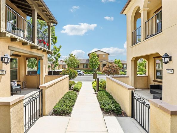 253 Carlow, Irvine CA 92618
