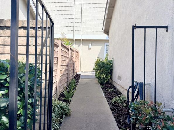 61 Ashbrook, Irvine CA 92604