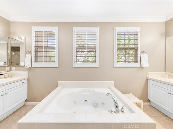 23 Vacaville, Irvine CA 92602