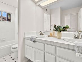 7 pandale, Lake Forest CA 92610