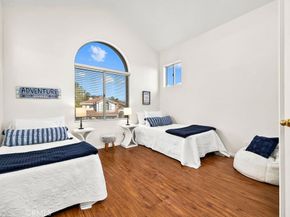 7 pandale, Lake Forest CA 92610