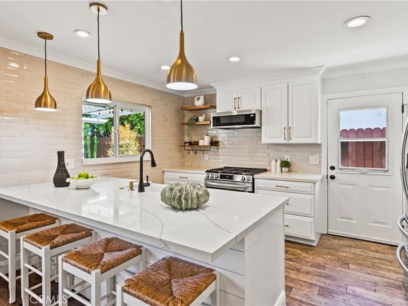 3295 Iowa Street, Costa Mesa CA 92626