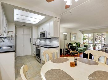 2276 Via Mariposa East