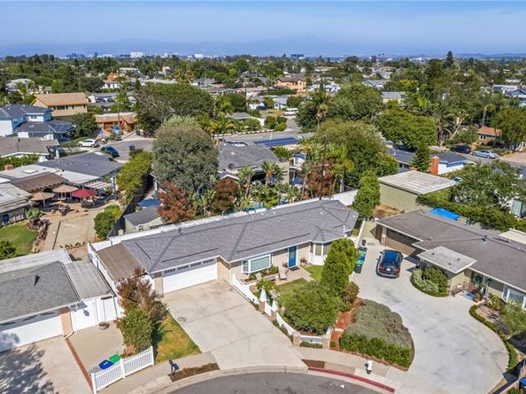 224 Pauline Place, Costa Mesa CA 92627
