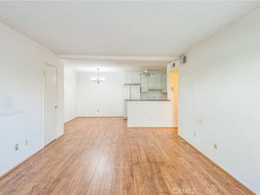 8801 Independence Avenue 11, Canoga Park CA 91304