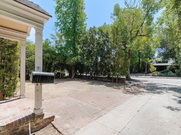 215 Madeline Drive, Pasadena CA 91105