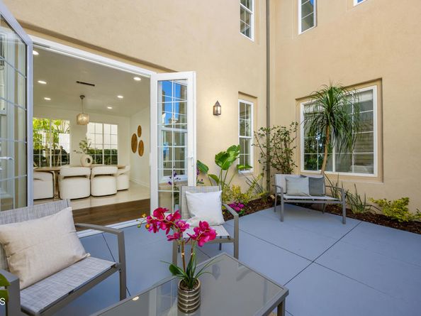 827 W Heritage Oak Court, Altadena CA 91001