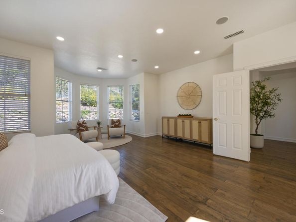 827 W Heritage Oak Court, Altadena CA 91001