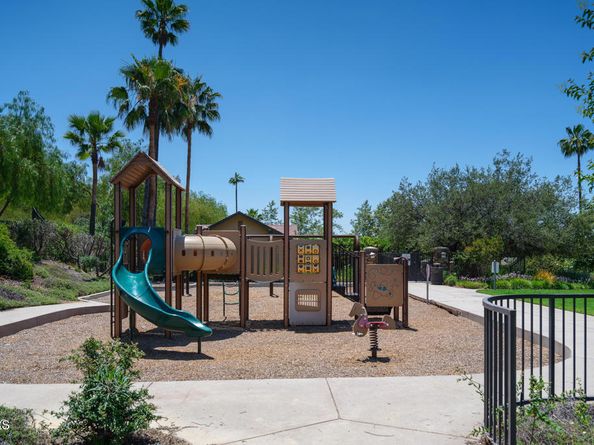 827 W Heritage Oak Court, Altadena CA 91001