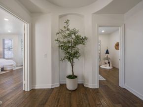 827 W Heritage Oak Court, Altadena CA 91001