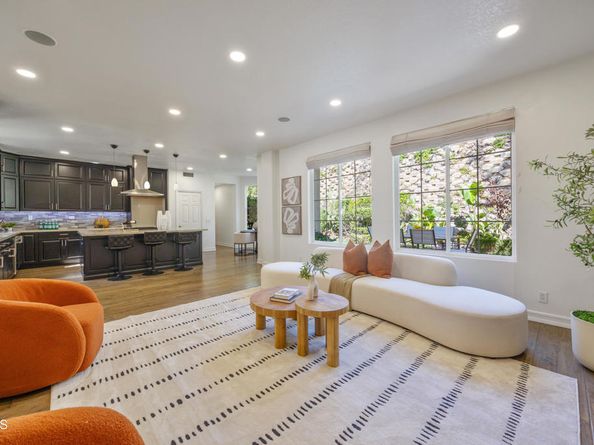 827 W Heritage Oak Court, Altadena CA 91001