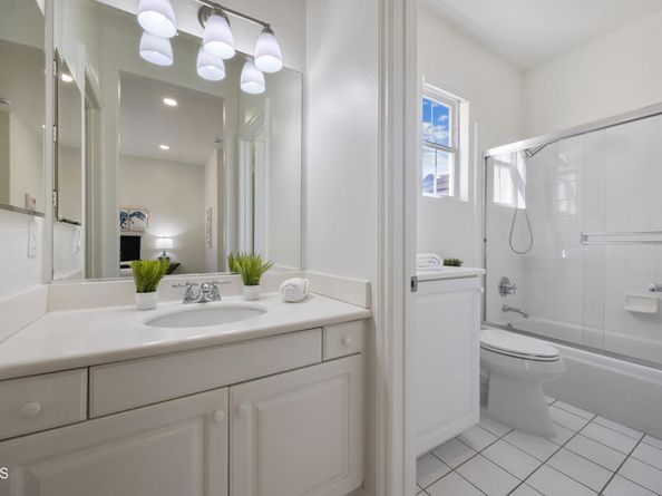 827 W Heritage Oak Court, Altadena CA 91001