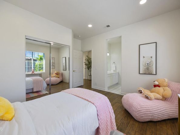 827 W Heritage Oak Court, Altadena CA 91001