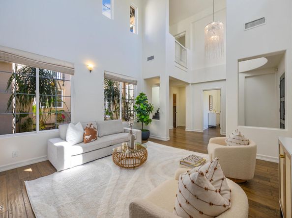 827 W Heritage Oak Court, Altadena CA 91001