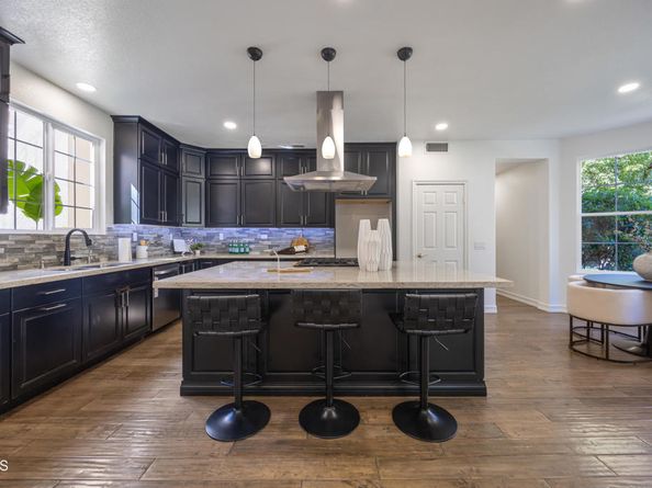 827 W Heritage Oak Court, Altadena CA 91001