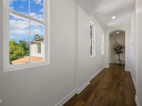 827 W Heritage Oak Court, Altadena CA 91001