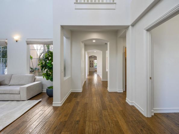 827 W Heritage Oak Court, Altadena CA 91001