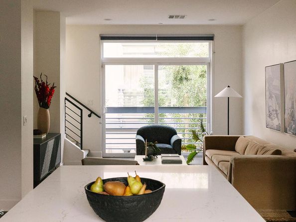 2753 Waverly Drive 302, Los Angeles CA 90039