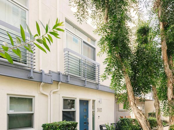 2753 Waverly Drive 302, Los Angeles CA 90039