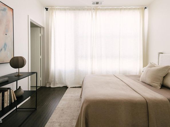 2753 Waverly Drive 302, Los Angeles CA 90039