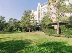 2753 Waverly Drive 302, Los Angeles CA 90039