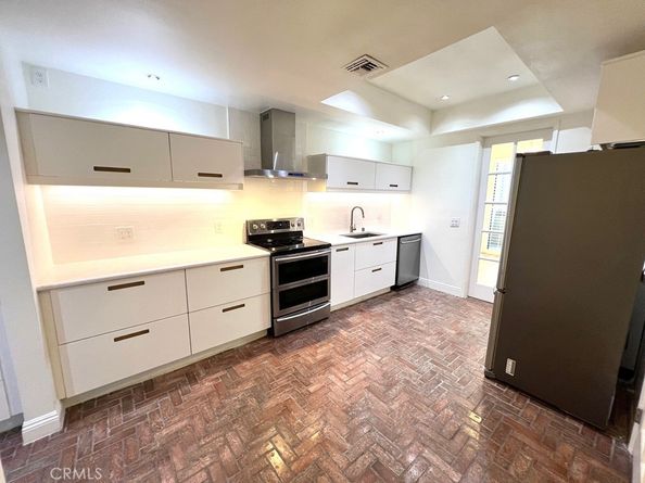 700 S Lake Avenue 111, Pasadena CA 91106