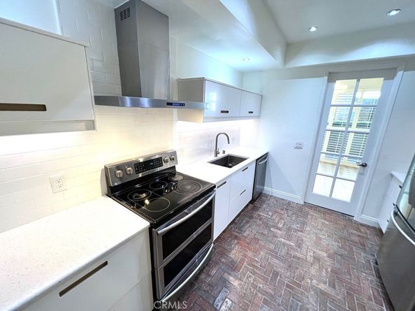 700 S Lake Avenue 111, Pasadena CA 91106