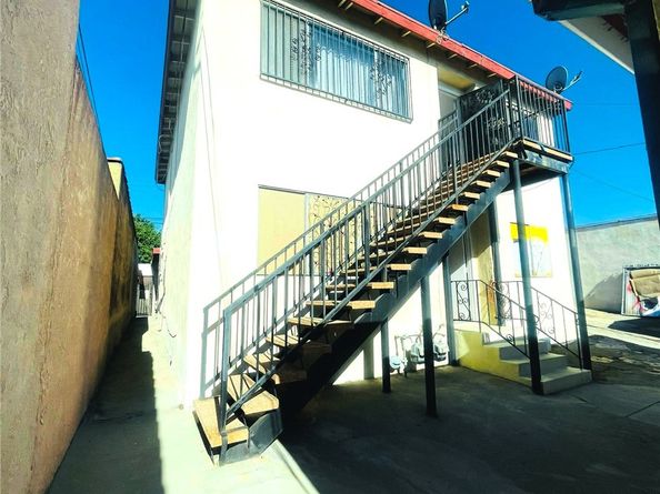 5609 E Beverly Boulevard, East Los Angeles CA 90022