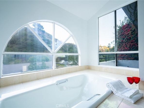 1833 Roscomare Road, Los Angeles CA 90077