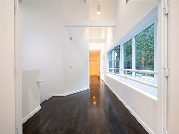 1833 Roscomare Road, Los Angeles CA 90077