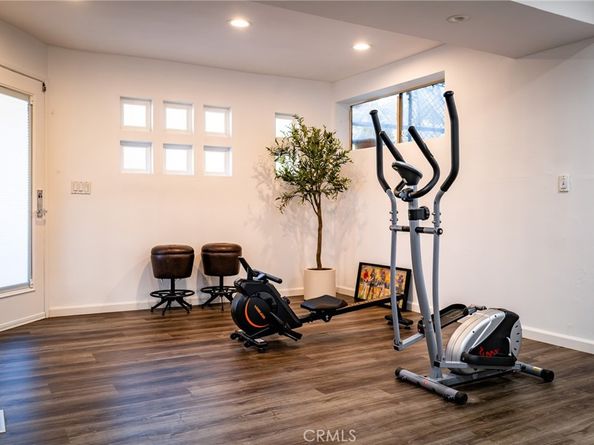 1833 Roscomare Road, Los Angeles CA 90077